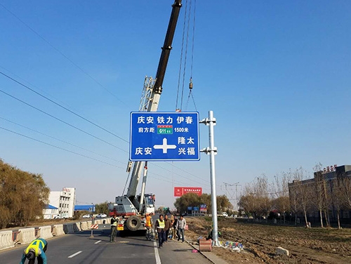 通辽通辽道路护栏网网片该如何进行正确的选购呢？